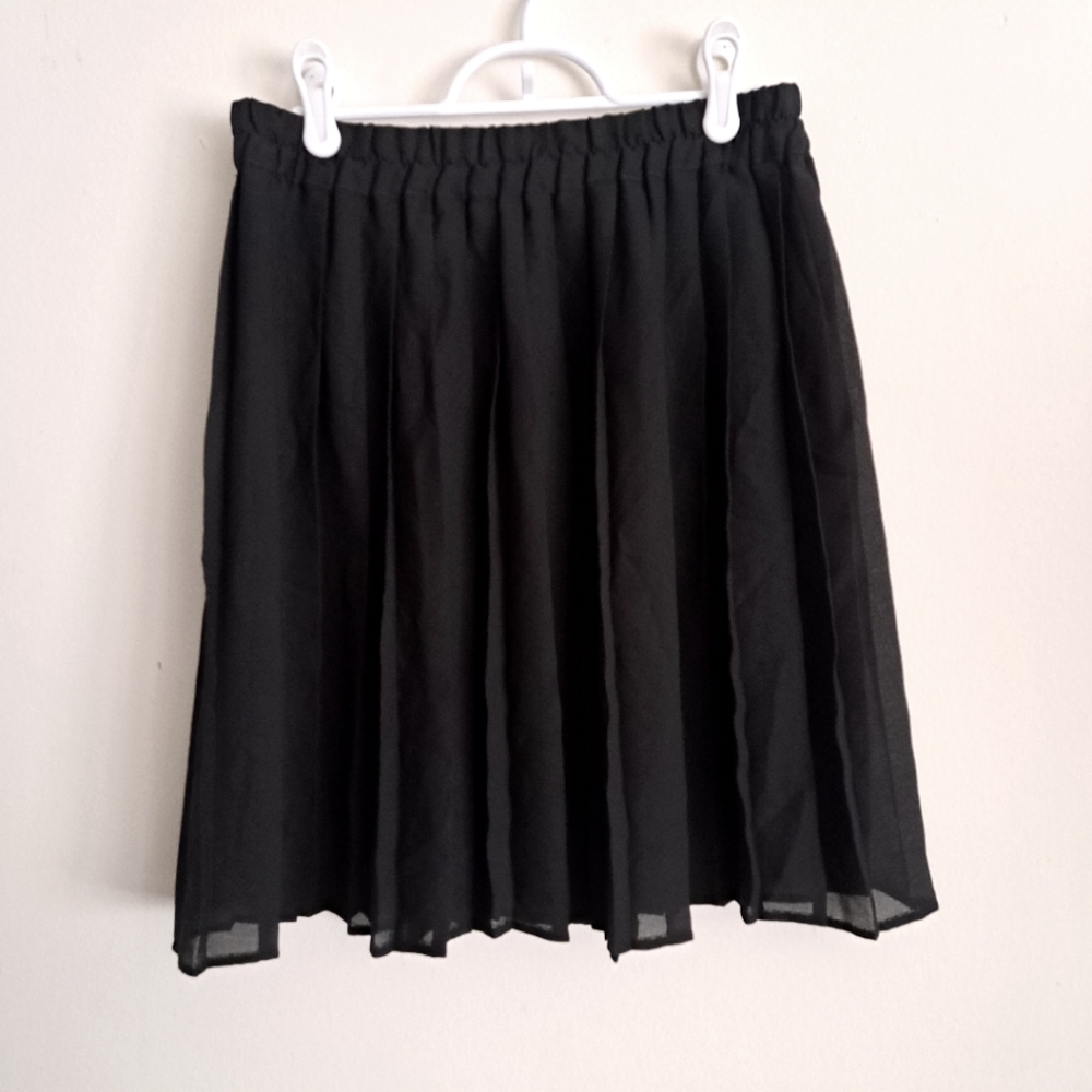 Vintage BCBG sportswear pleated skirt